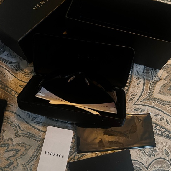 VERSACE SUNGLASSES - Picture 10 of 12